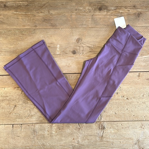 NWT- (30” SHORT)Fabletics Oasis Pureluxe HW Pocketed Kick Flare -PURPLE MYSTIQUE - Picture 2 of 12